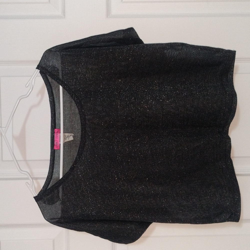 #45. BODY CENTRAL BLACK AND METTALIC CROP SHORT SLEEVE TOP. Size: XL
